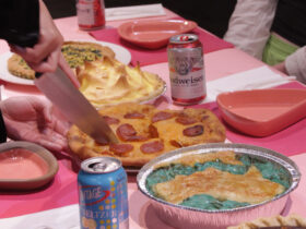 Trivial Pursuits Dinner Party: Light-Up Edition
